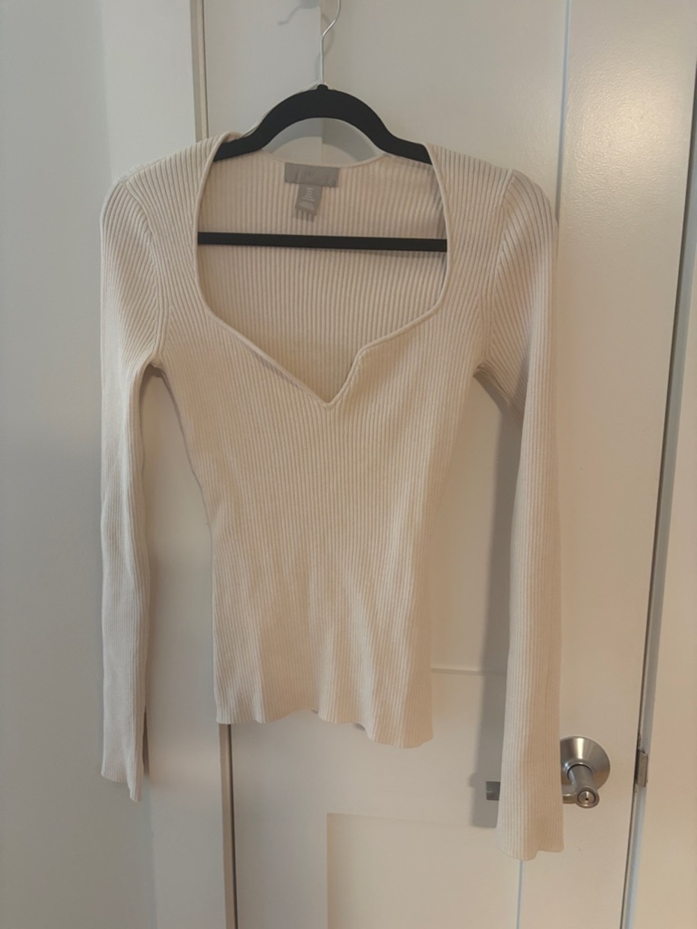H&M Cream Ribbed V-Neck Slim Knit Top